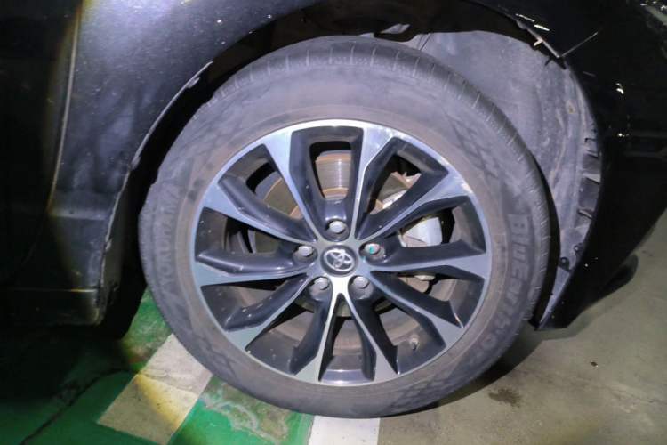 Used Toyota Avalon 2022 2.0L Ambition Edition Right Front Wheel Hub
