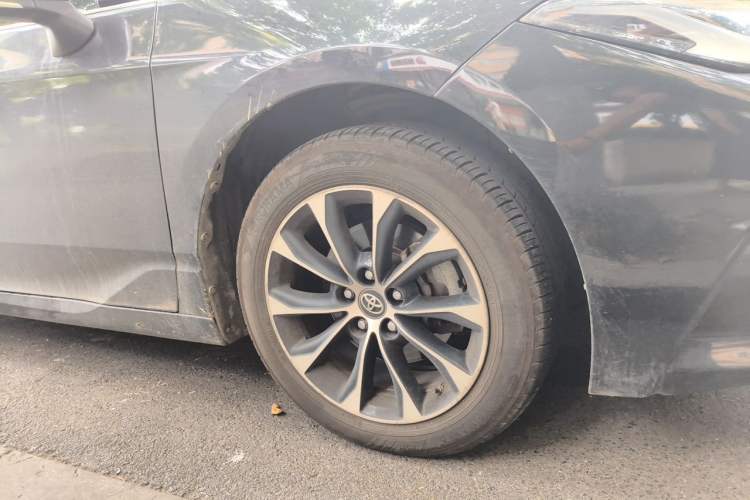 Used Toyota Avalon 2022 2.5L Luxury Edition Right Front Wheel Hub