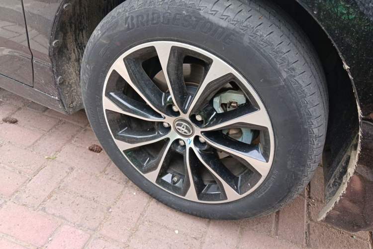 Used Toyota Avalon 2022 2.0L Luxury Edition Right Front Wheel Hub