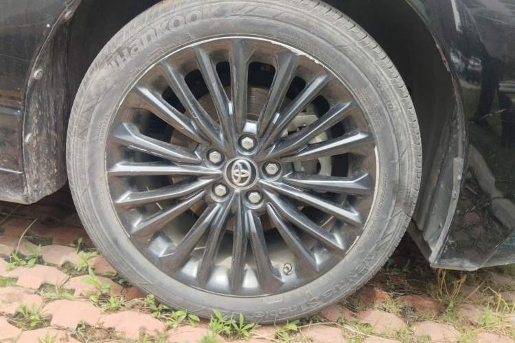 Used Toyota Avalon 2022 2.0L XLE Premium Edition Right Front Wheel Hub