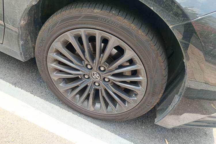 Used Toyota Avalon 2022 2.0L XLE Premium Edition Right Front Wheel Hub