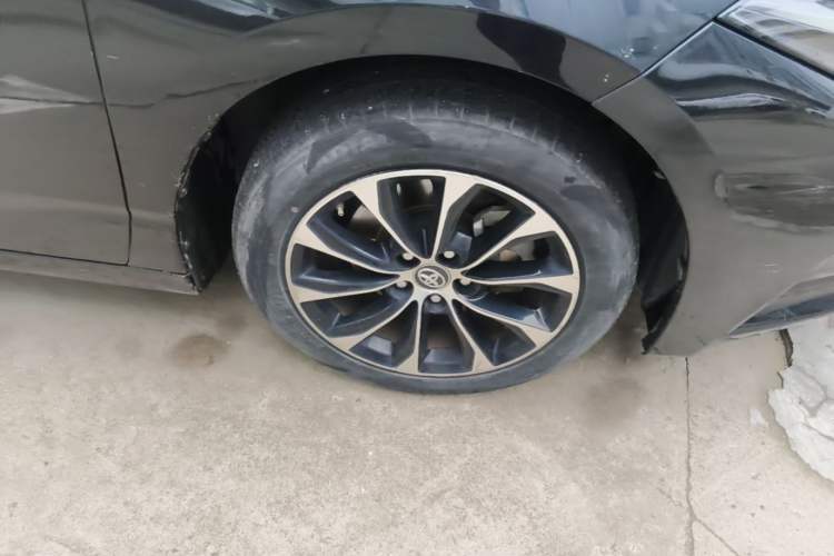 Used Toyota Avalon 2022 2.0L Luxury Edition Right Front Wheel Hub
