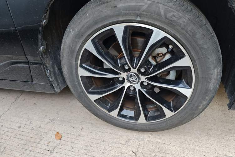 Used Toyota Avalon 2022 2.0L Luxury Edition Right Front Wheel Hub