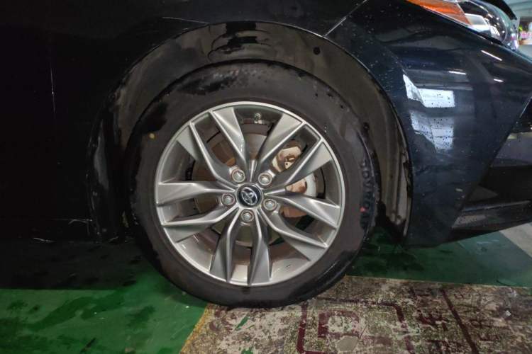 Used Toyota Avalon 2022 2.0L Ambition Edition Right Front Wheel Hub
