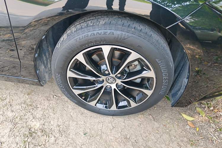 Used Toyota Avalon 2022 2.0L Luxury Edition Right Front Wheel Hub