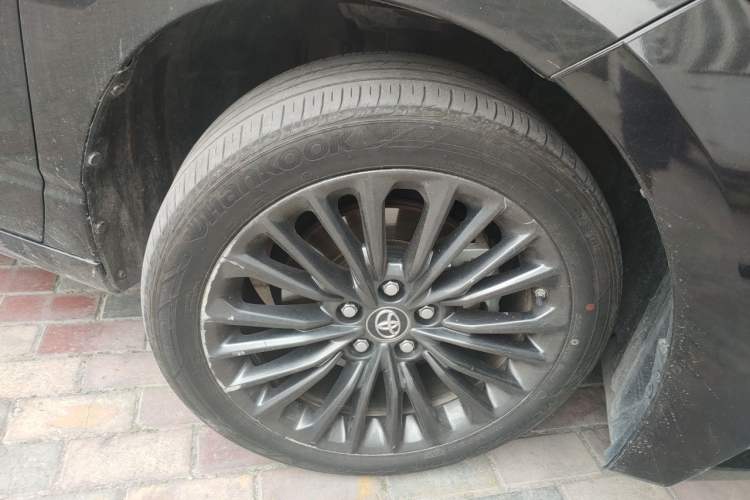 Used Toyota Avalon 2022 2.0L XLE Premium Edition Right Front Wheel Hub