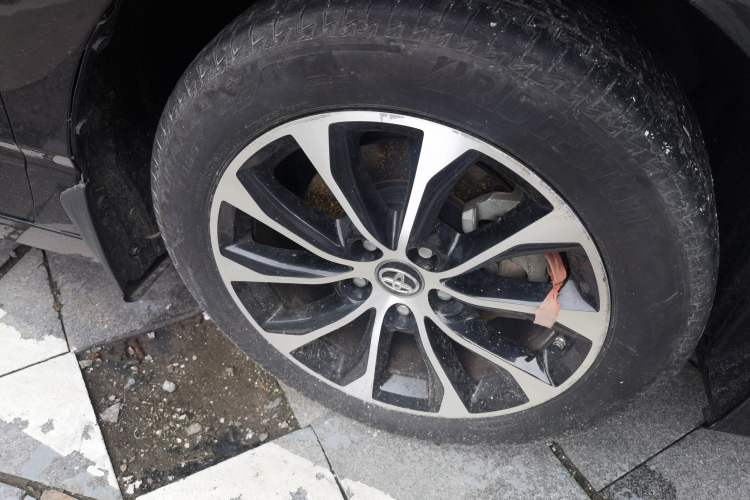 Used Toyota Avalon 2022 2.0L Ambition Edition Right Front Wheel Hub