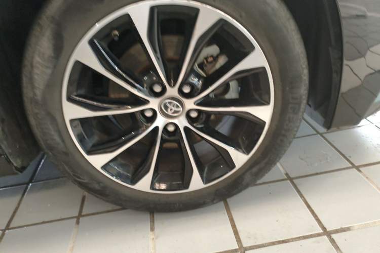 Used Toyota Avalon 2022 2.0L Ambition Edition Right Front Wheel Hub