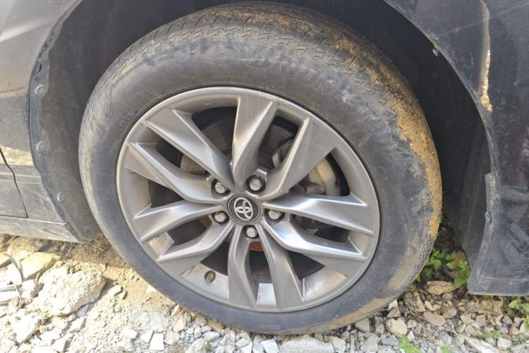 Used Toyota Avalon 2022 2.5L Luxury Edition Right Front Wheel Hub