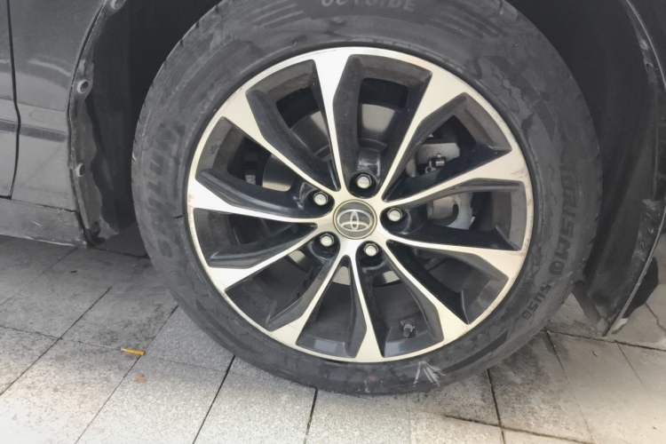 Used Toyota Avalon 2022 2.5L Luxury Edition Right Front Wheel Hub
