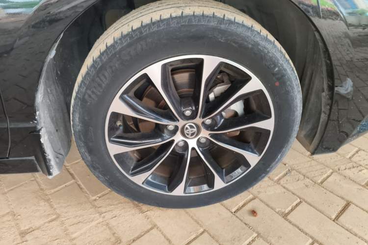 Used Toyota Avalon 2022 2.0L Luxury Edition Right Front Wheel Hub