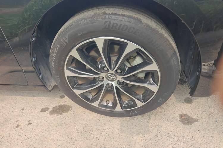 Used Toyota Avalon 2022 2.5L Luxury Edition Right Front Wheel Hub