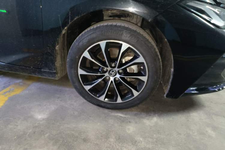 Used Toyota Avalon 2022 2.5L Luxury Edition Right Front Wheel Hub