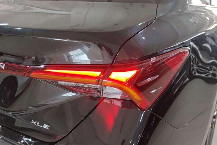 Used Toyota Avalon 2022 2.0L XLE Premium Edition Right Rear Taillight