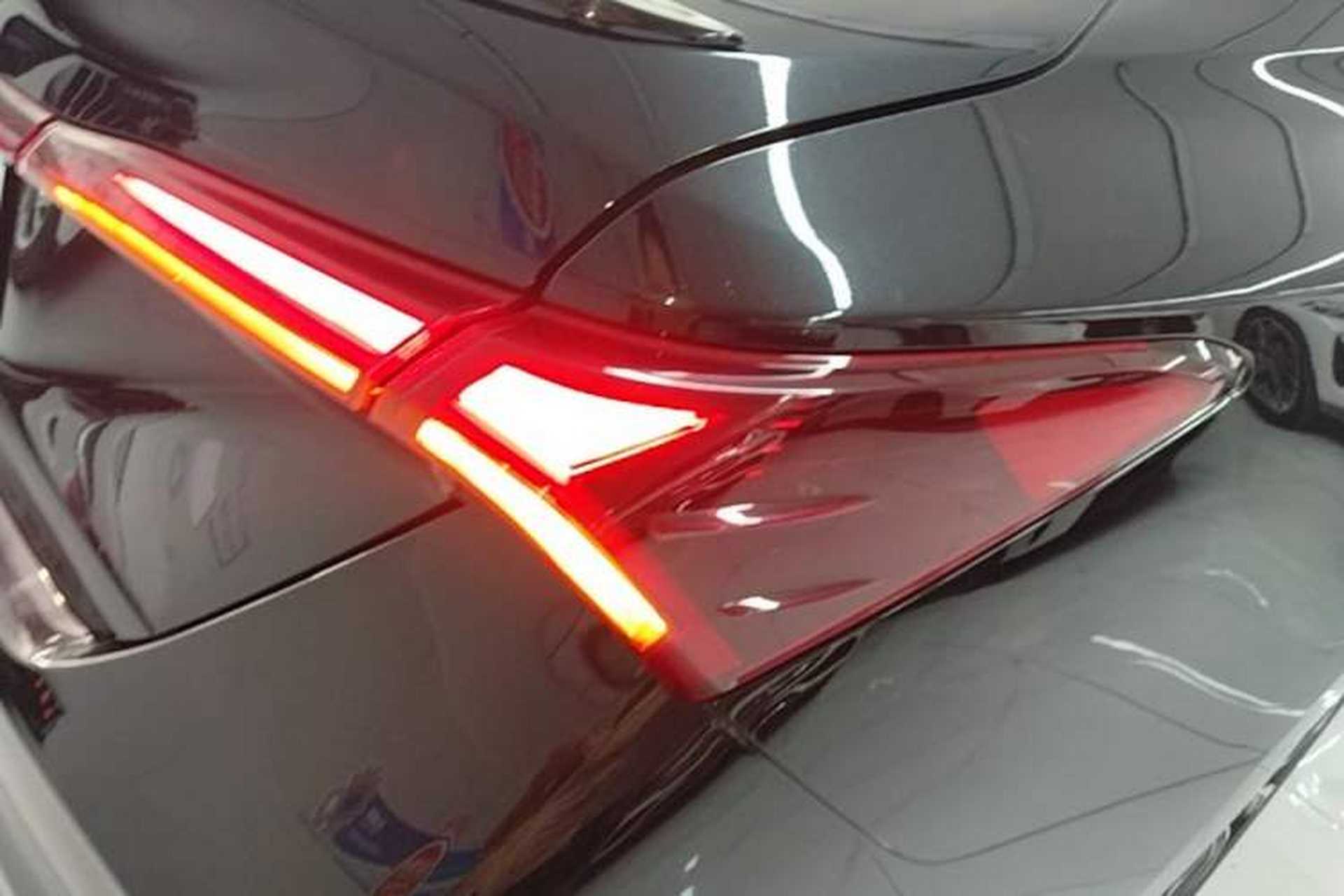 Used Toyota Avalon 2022 2.5L Ambition Edition Right Rear Taillight