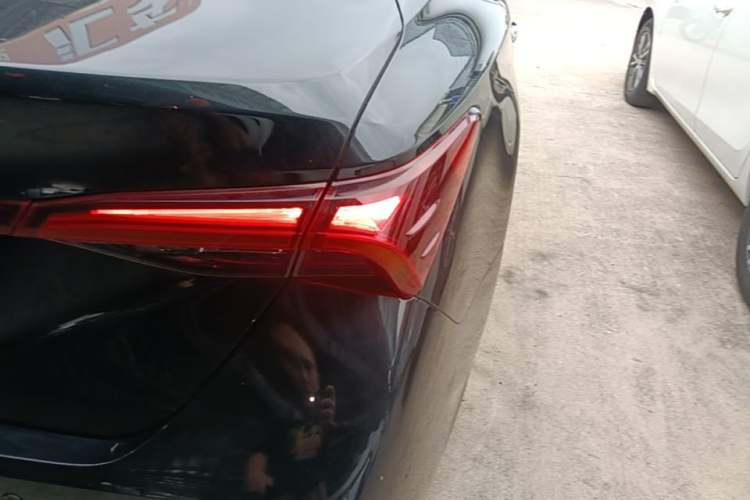 Used Toyota Avalon 2022 2.0L Luxury Edition Right Rear Taillight