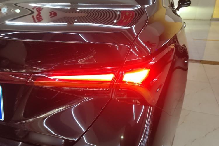 Used Toyota Avalon 2022 Dual-Engine 2.5L Luxury Edition Right Rear Taillight