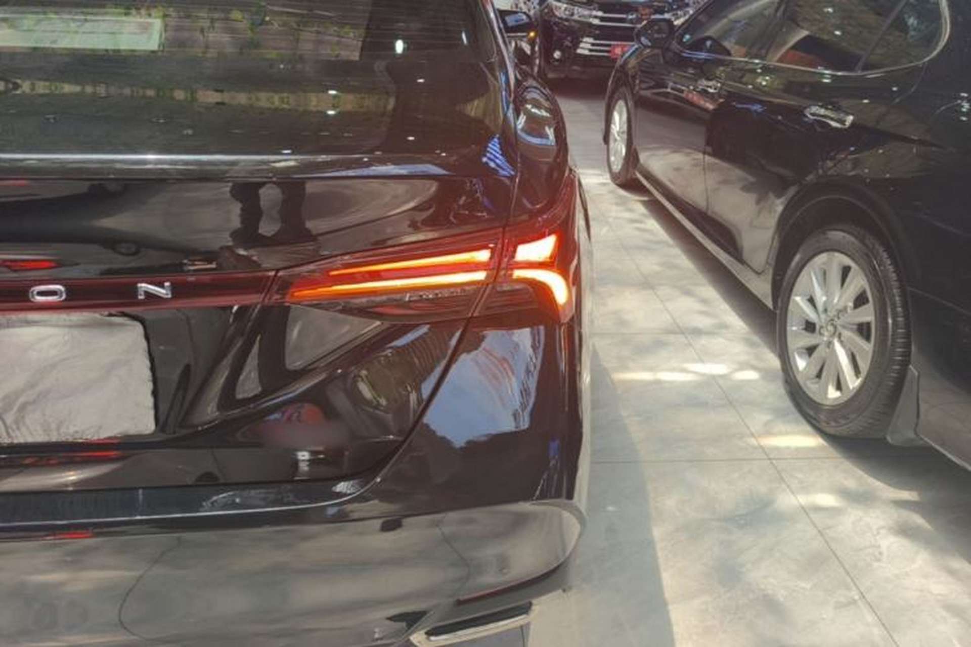 Used Toyota Avalon 2022 2.0L XLE Premium Edition Right Rear Taillight