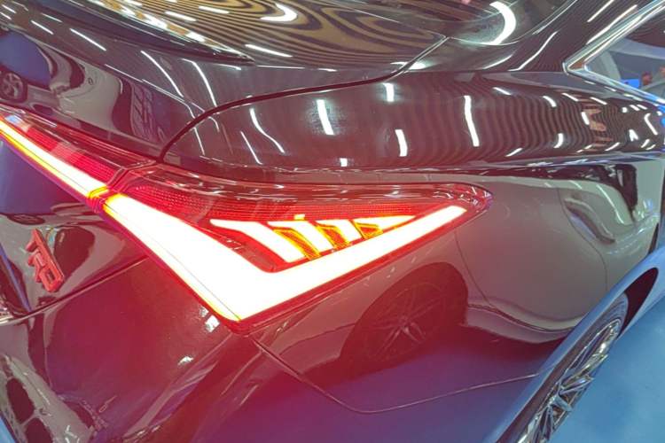 Used Toyota Avalon 2022 2.0L Luxury Edition Right Rear Taillight