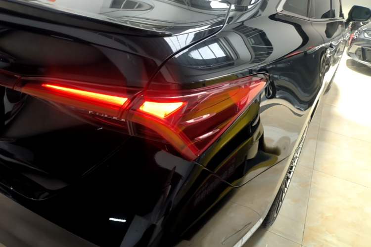 Used Toyota Avalon 2022 2.5L Luxury Edition Right Rear Taillight