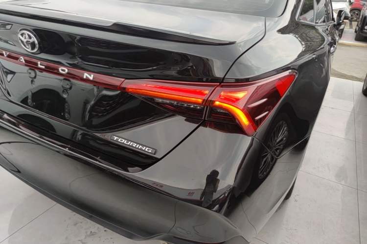 Used Toyota Avalon 2022 2.5L Touring Premium Edition Right Rear Taillight
