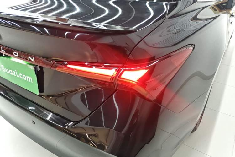 Used Toyota Avalon 2022 2.5L Luxury Edition Right Rear Taillight