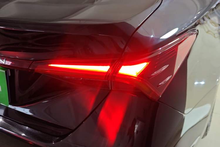Used Toyota Avalon 2022 2.0L Luxury Edition Right Rear Taillight