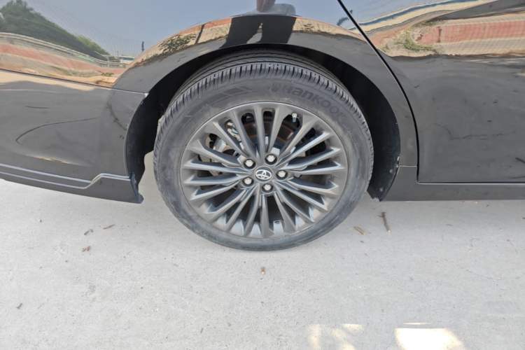 Used Toyota Avalon 2022 2.5L Touring Premium Edition Right Rear Wheel Hub