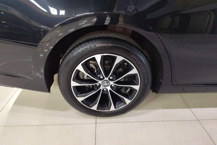 Used Toyota Avalon 2022 2.5L Luxury Edition Right Rear Wheel Hub