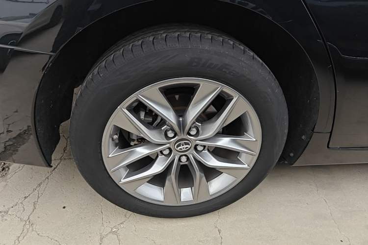 Used Toyota Avalon 2022 2.0L Luxury Edition Right Rear Wheel Hub