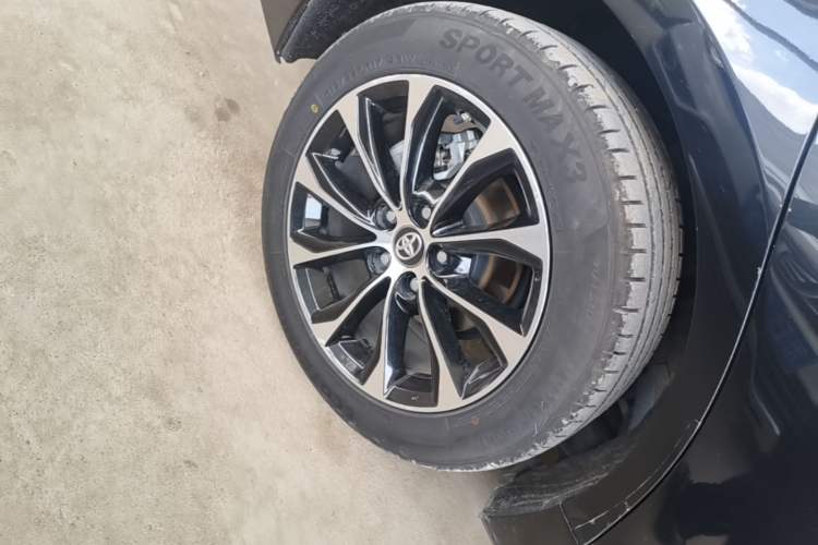 Used Toyota Avalon 2022 2.0L Ambition Edition Right Rear Wheel Hub