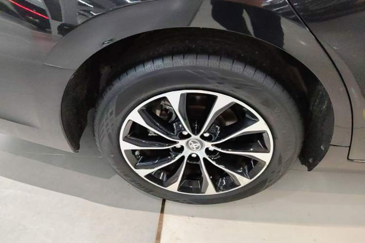 Used Toyota Avalon 2022 2.0L Luxury Edition Right Rear Wheel Hub