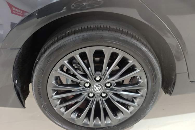Used Toyota Avalon 2022 2.0L XLE Premium Edition Right Rear Wheel Hub