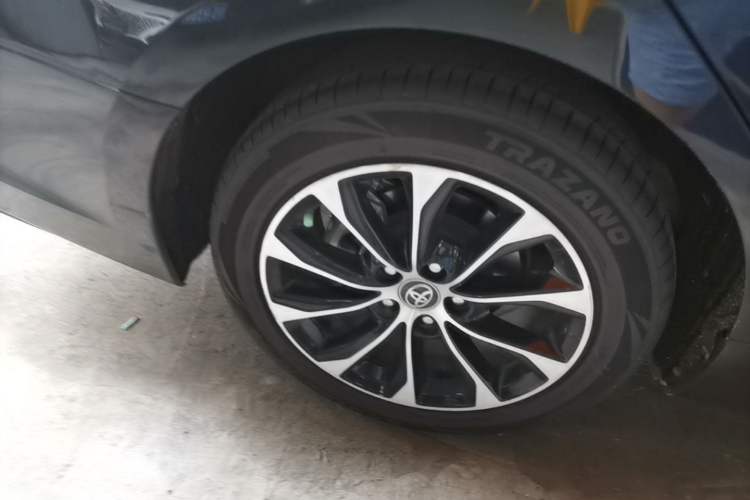 Used Toyota Avalon 2022 2.5L Luxury Edition Right Rear Wheel Hub