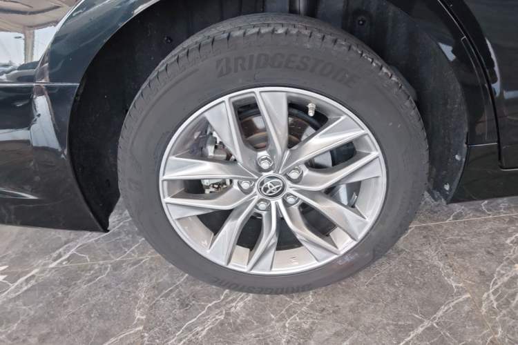 Used Toyota Avalon 2022 2.0L Luxury Edition Right Rear Wheel Hub