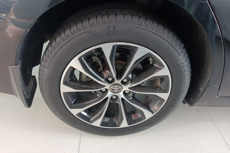 Used Toyota Avalon 2022 2.0L Luxury Edition Right Rear Wheel Hub