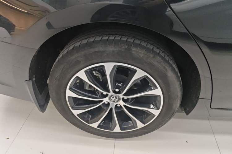 Used Toyota Avalon 2022 2.5L Luxury Edition Right Rear Wheel Hub