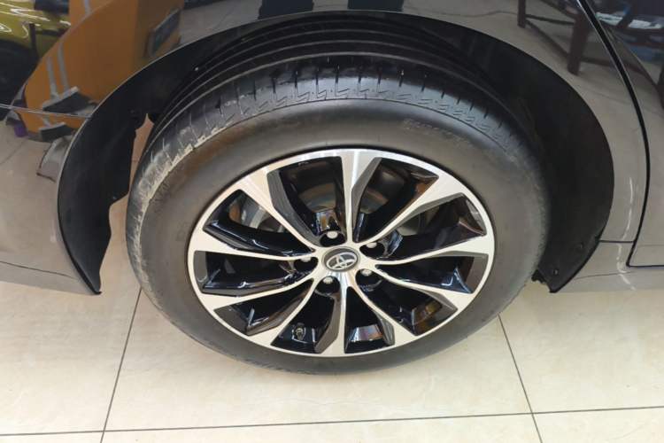 Used Toyota Avalon 2022 2.0L Luxury Edition Right Rear Wheel Hub