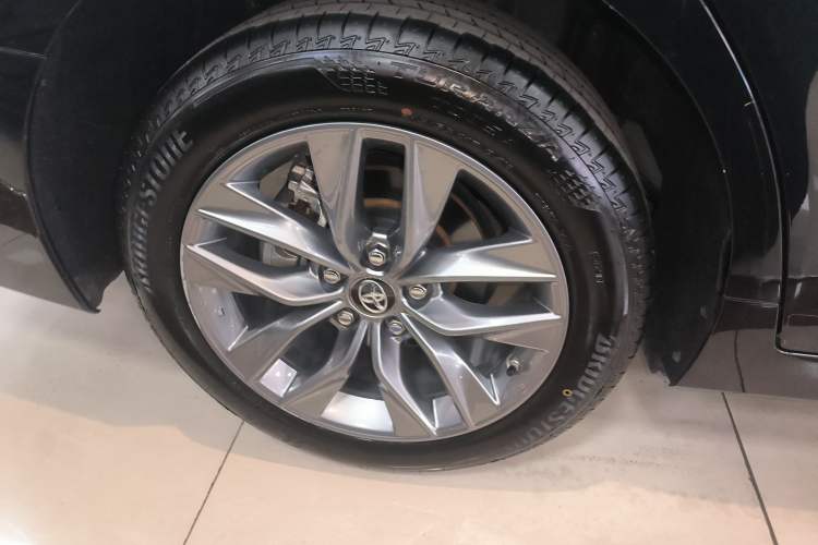 Used Toyota Avalon 2022 2.0L Luxury Edition Right Rear Wheel Hub