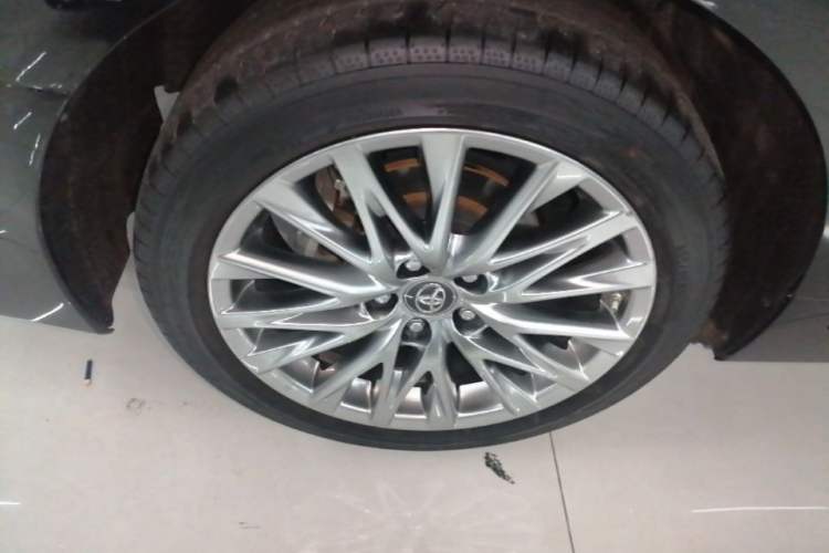 Used Toyota Avalon 2022 Dual-Engine 2.5L XLE Premium Edition Right Rear Wheel Hub