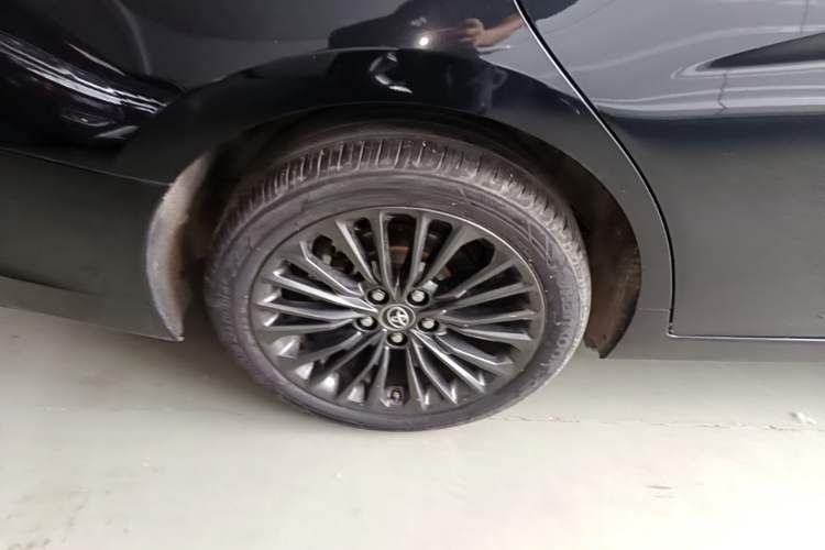 Used Toyota Avalon 2022 2.5L Touring Premium Edition Right Rear Wheel Hub