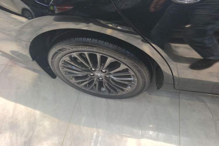 Used Toyota Avalon 2022 2.0L XLE Premium Edition Right Rear Wheel Hub