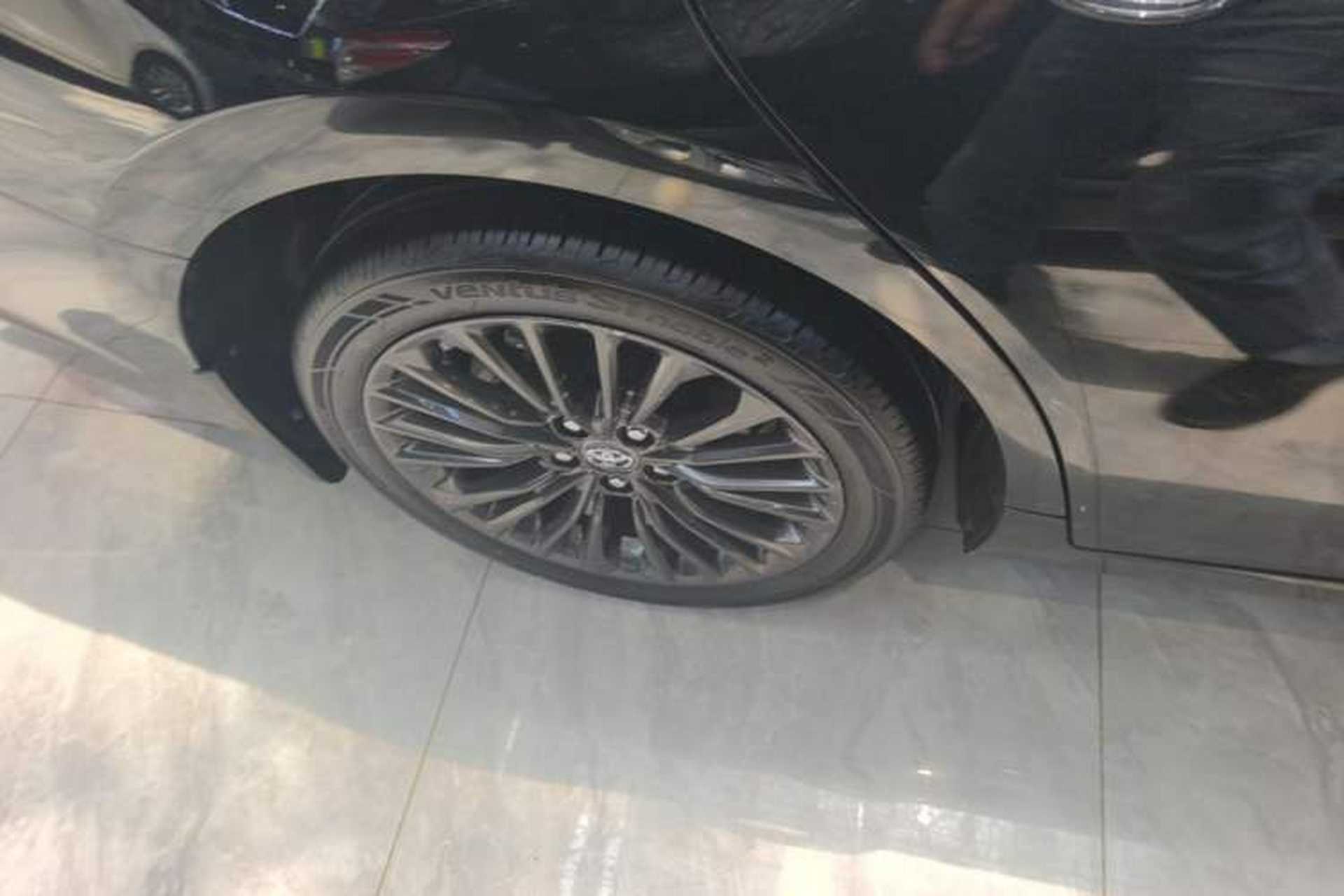 Used Toyota Avalon 2022 2.0L XLE Premium Edition Right Rear Wheel Hub