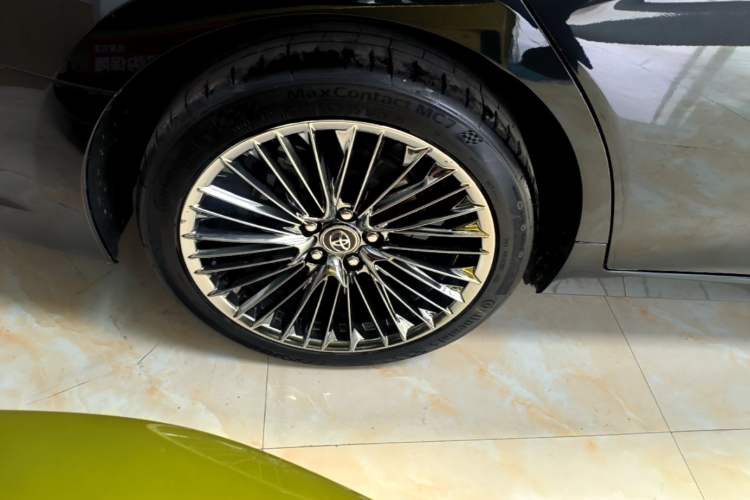 Used Toyota Avalon 2022 2.5L Luxury Edition Right Rear Wheel Hub