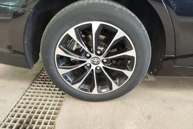 Used Toyota Avalon 2022 2.0L Luxury Edition Right Rear Wheel Hub