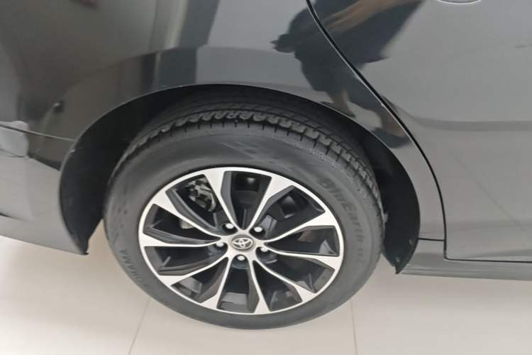 Used Toyota Avalon 2022 2.5L Luxury Edition Right Rear Wheel Hub