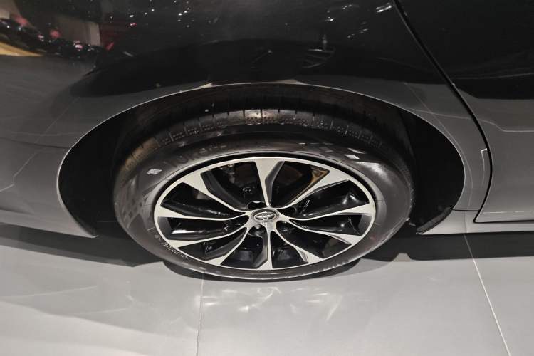 Used Toyota Avalon 2022 2.5L Luxury Edition Right Rear Wheel Hub