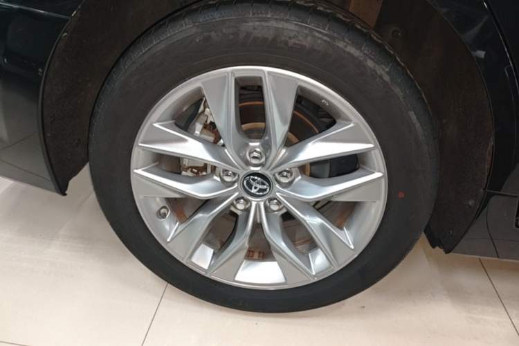 Used Toyota Avalon 2022 2.0L Luxury Edition Right Rear Wheel Hub