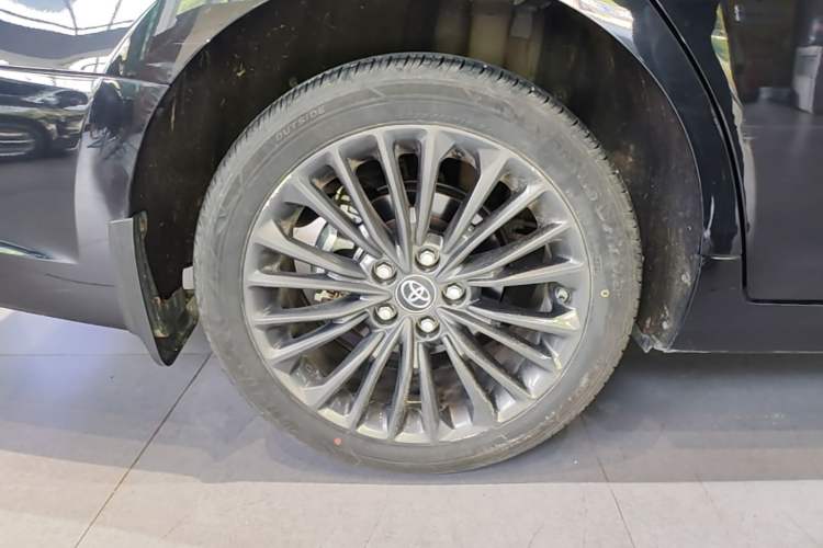 Used Toyota Avalon 2022 2.0L XLE Premium Edition Right Rear Wheel Hub