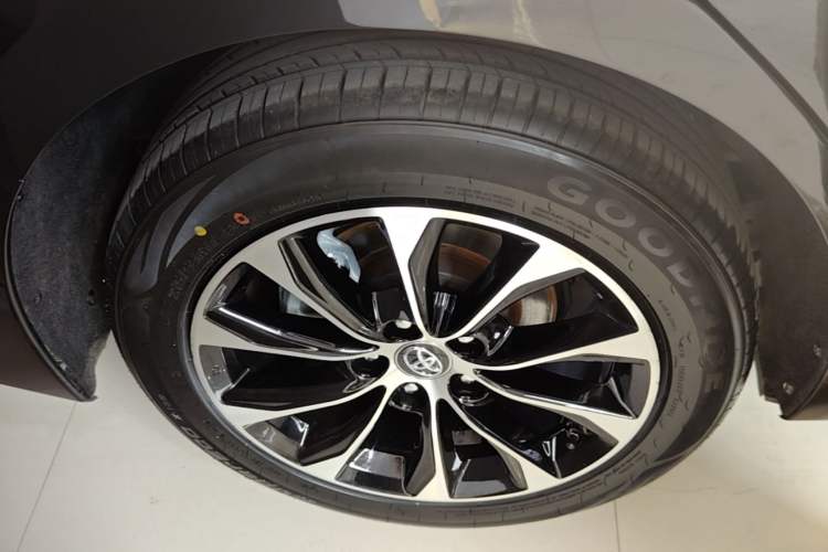 Used Toyota Avalon 2022 2.0L Luxury Edition Right Rear Wheel Hub